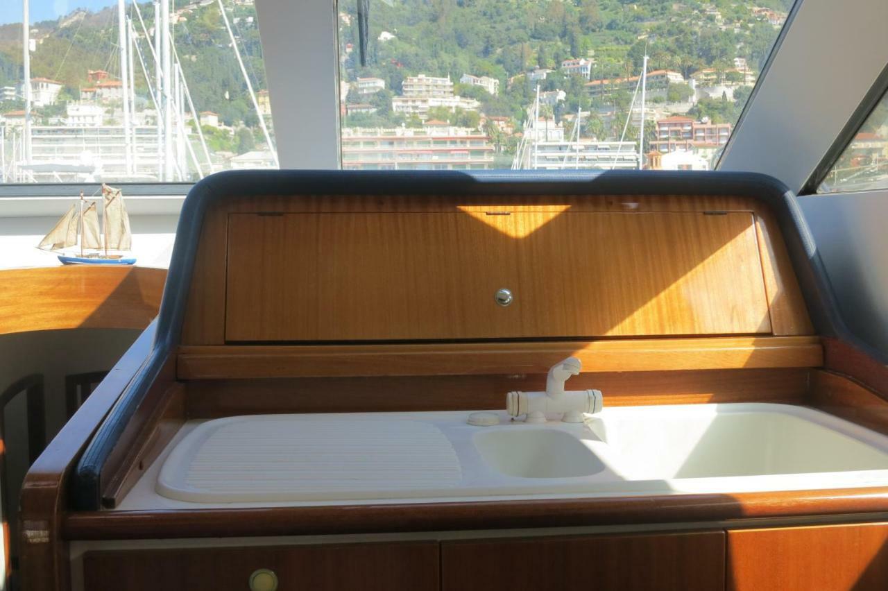 Bateau-hôtel Yacht Summertime 3 Bedrooms Menton